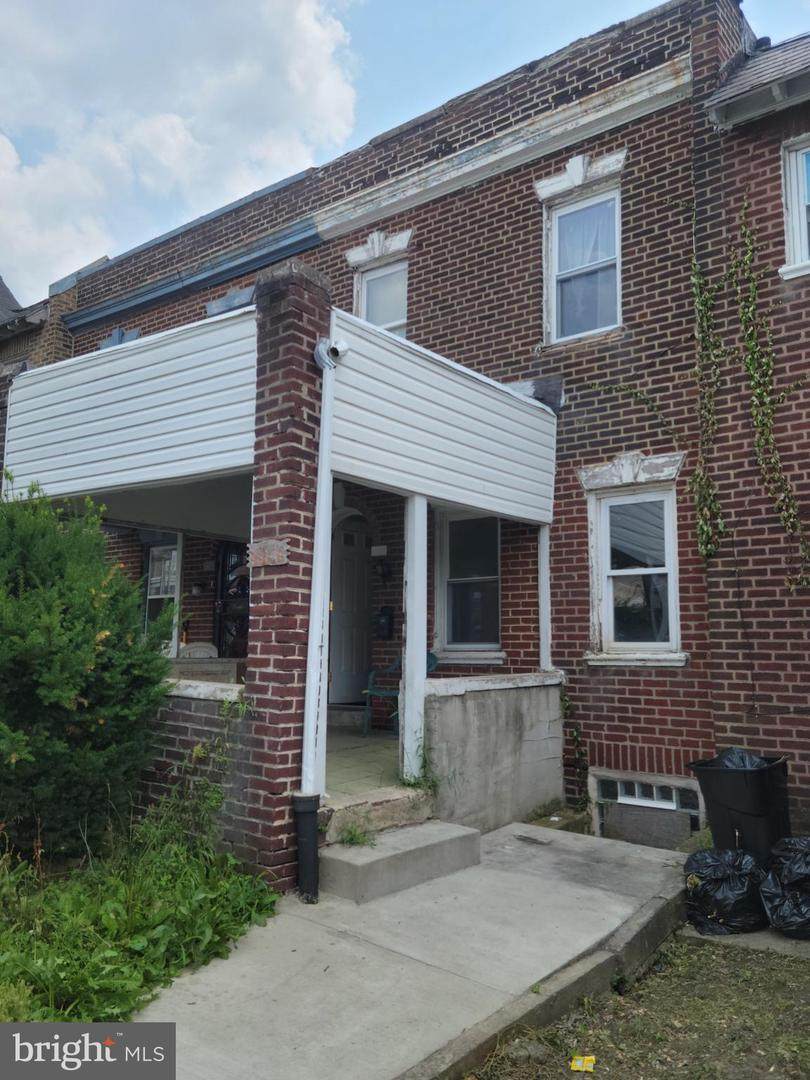 5362 Oxford Street - Photo 1
