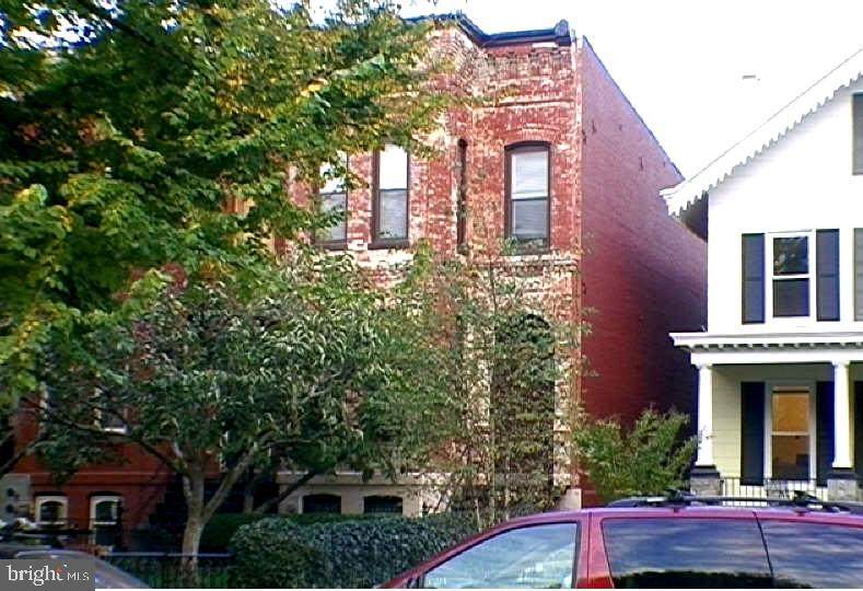 614 North Carolina Avenue - Photo 1