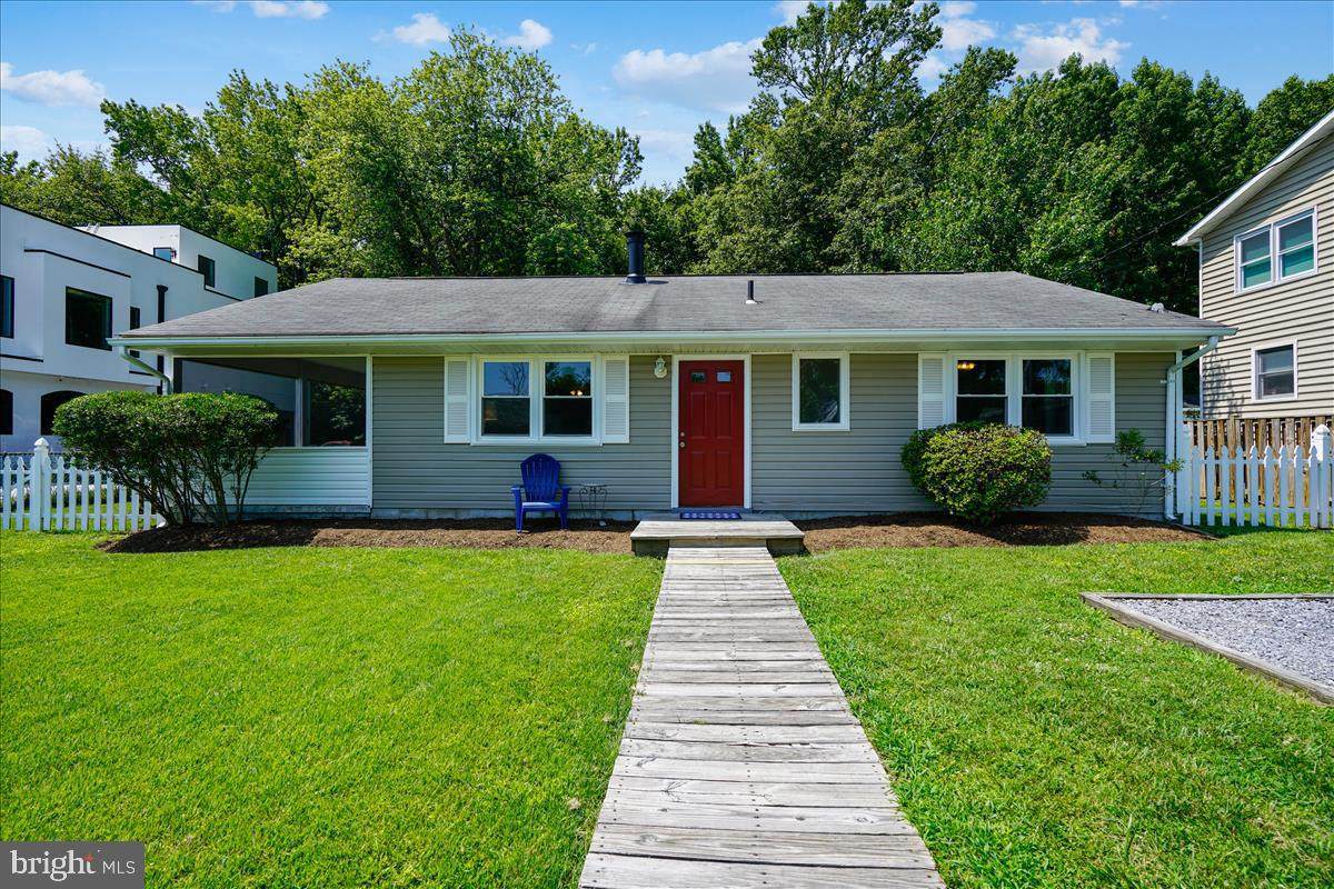 1583 Stuart Road - Photo 1