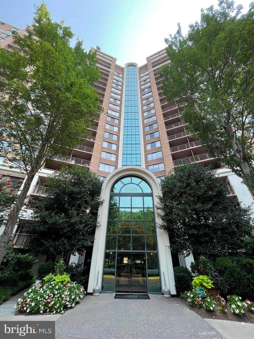 10101 Grosvenor Place - Photo 1