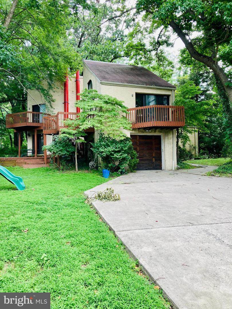 1001 Allens Lane - Photo 1