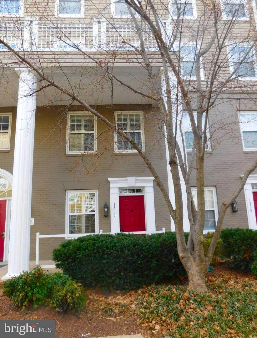 1306 Roundhouse Lane - Photo 1
