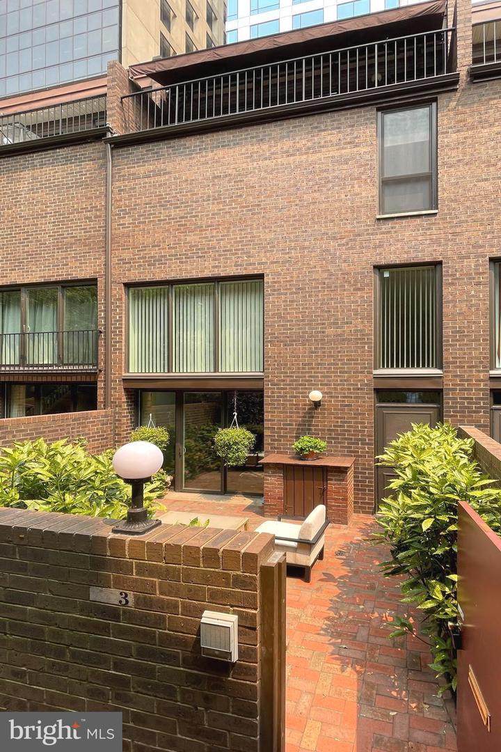 3 Saint James Court - Photo 1
