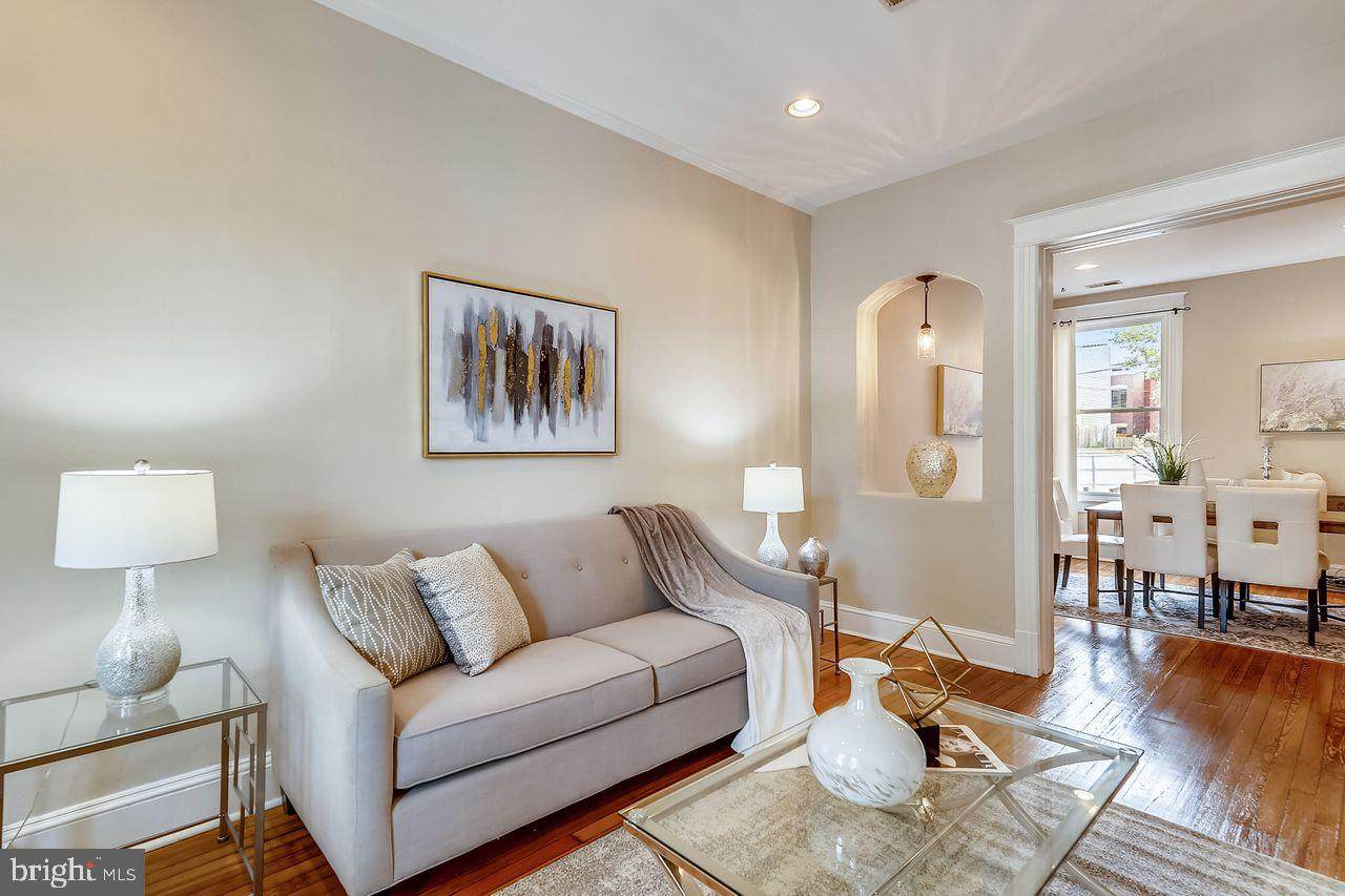 918 8TH Street - Photo 1