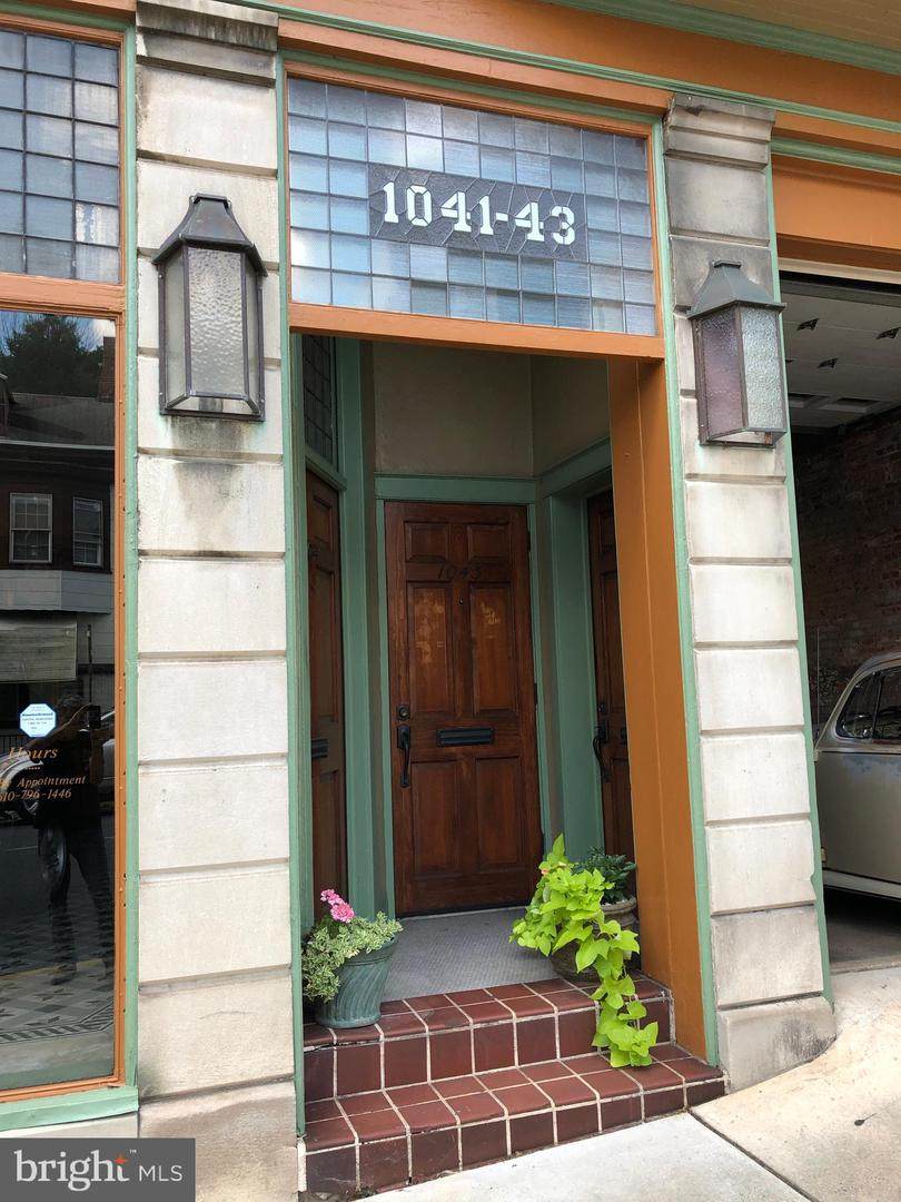 1041 Washington Street - Photo 1