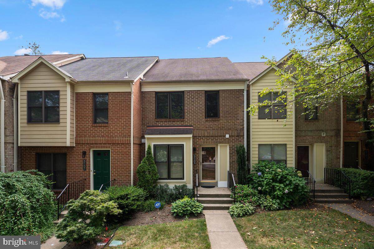 5155 King Charles Way - Photo 1