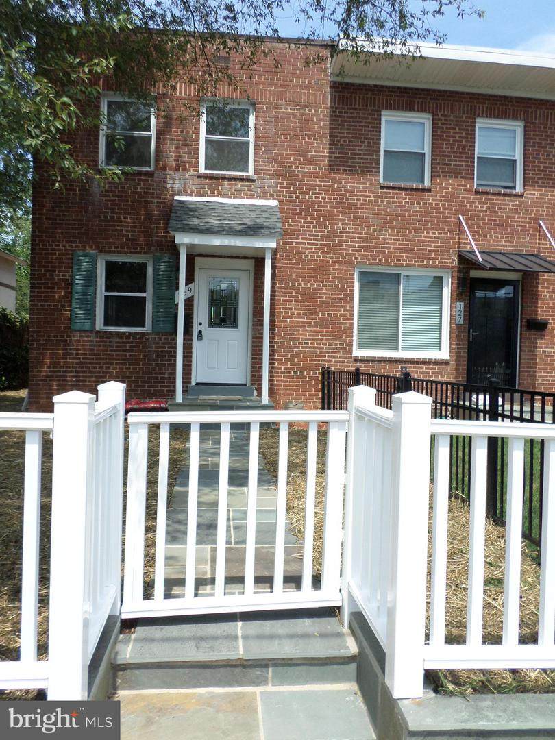 129 Reed Avenue - Photo 1
