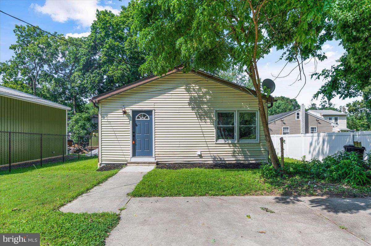 717 Snowden Avenue - Photo 1