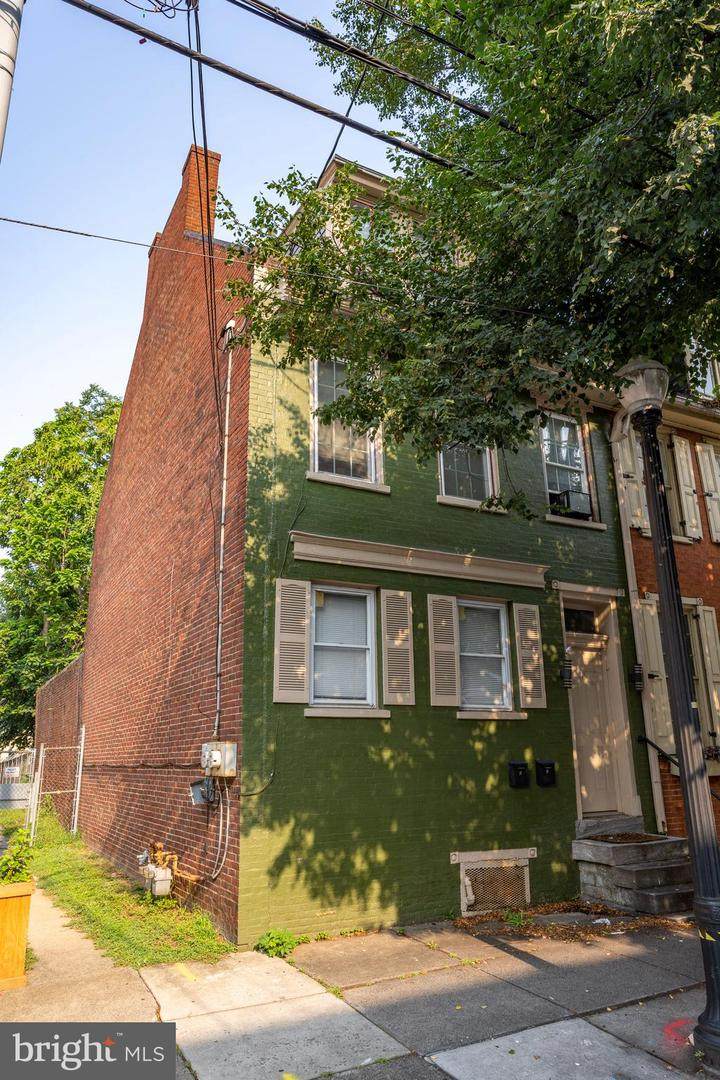440 Queen Street - Photo 1