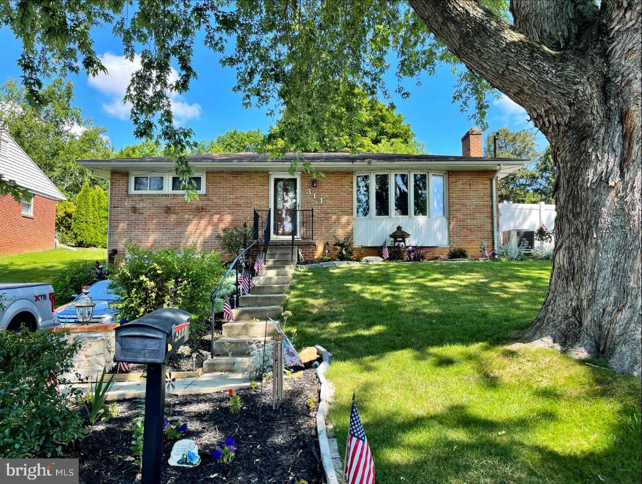 311 Lakeview Drive - Photo 1