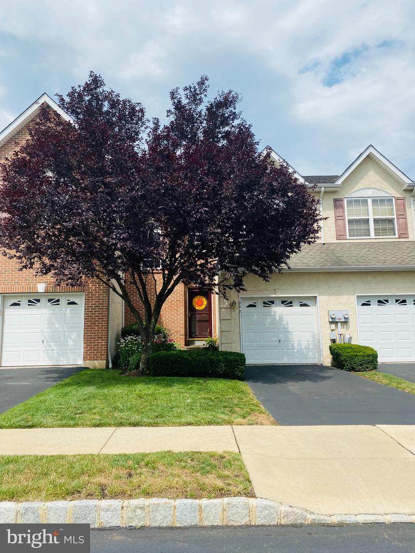 942 Vanguard Drive - Photo 1