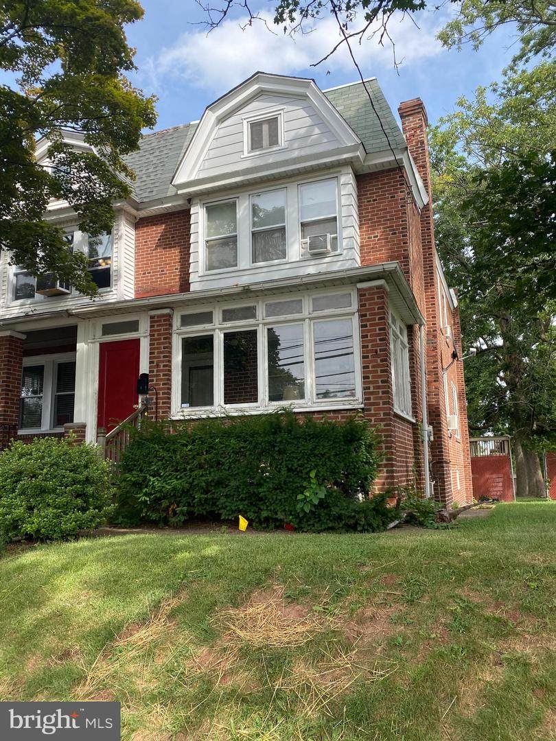 902 Stanbridge Street - Photo 1