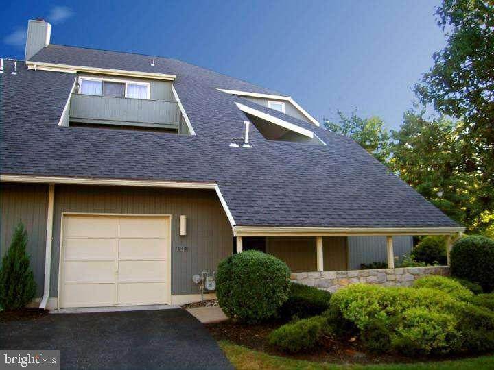 946 Chanticleer - Photo 1