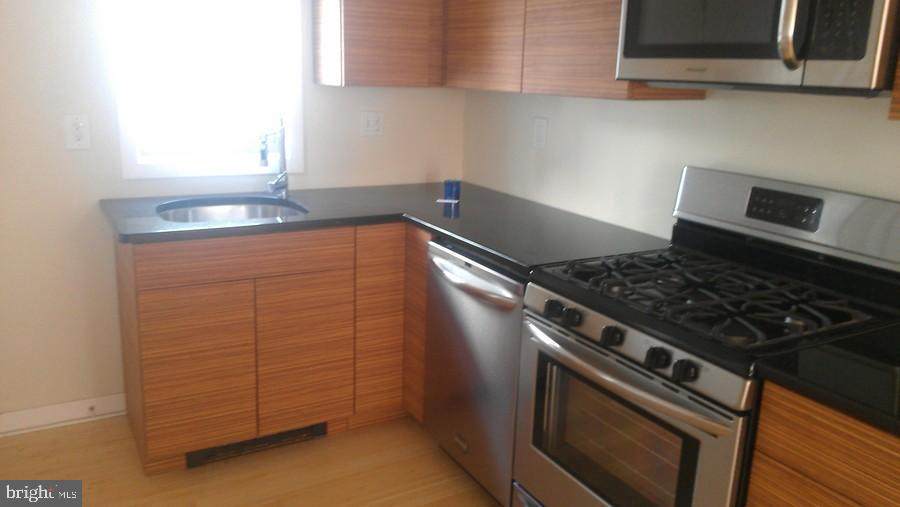 525 Fitzwater Street - Photo 1