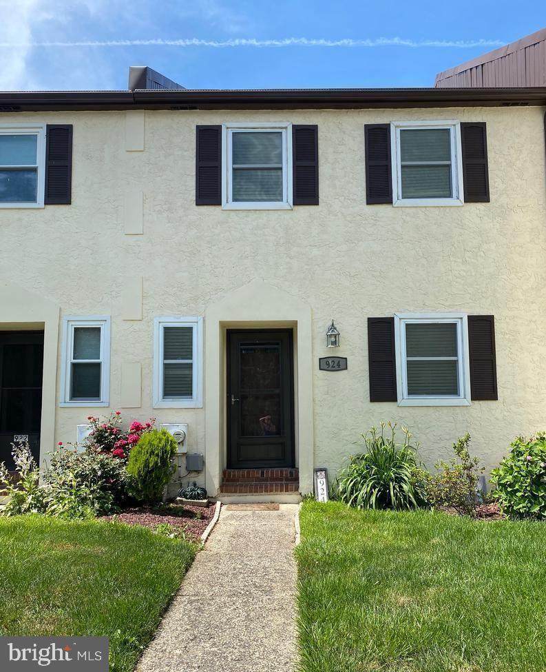 924 Hollyview Lane - Photo 1