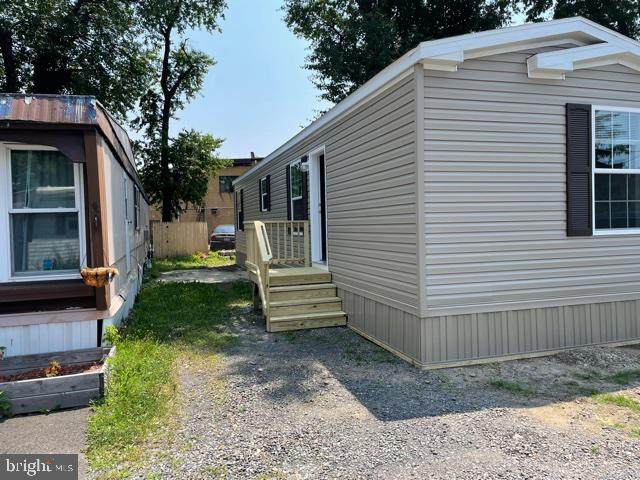 437 Wicker Avenue - Photo 1