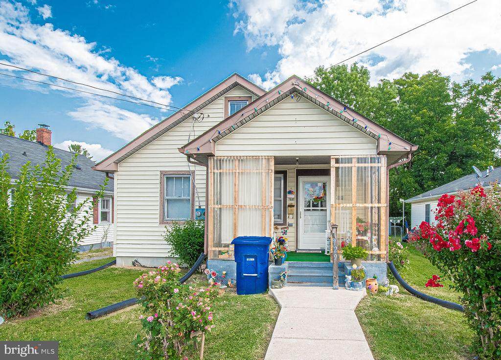 729 11TH Street - Photo 1