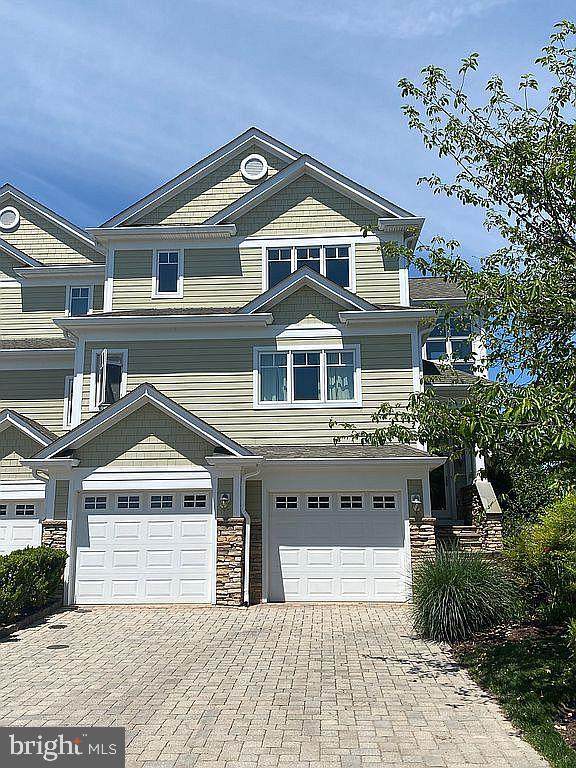 526 Narrows Pointe Drive - Photo 1