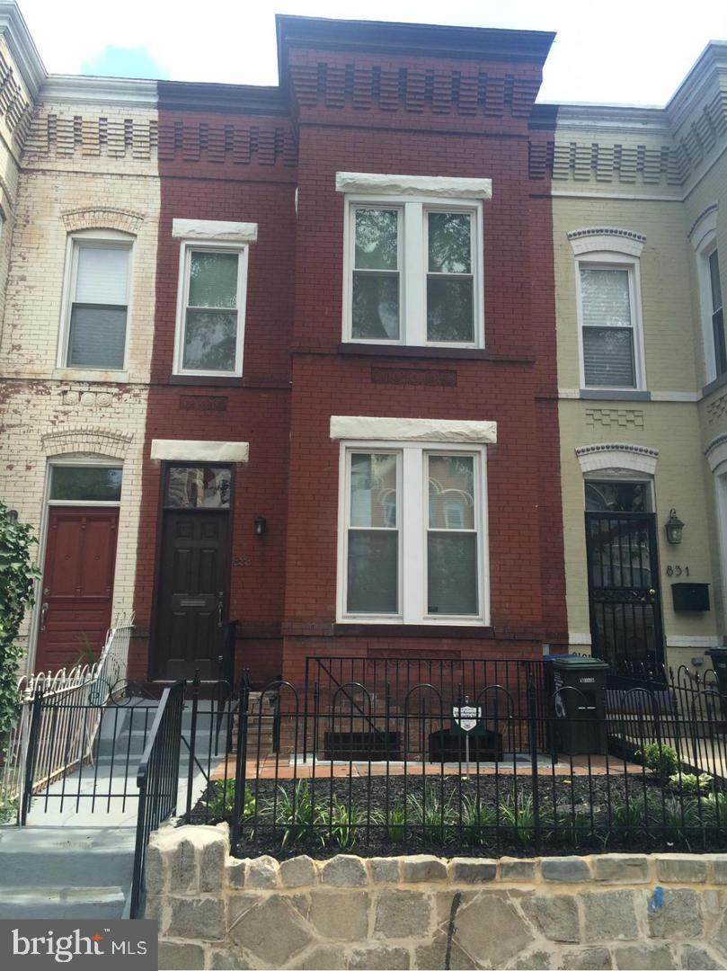 833 11TH Street - Photo 1