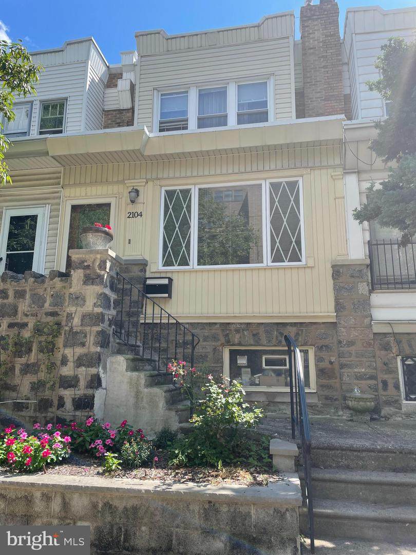 2104 Poplar Street - Photo 1