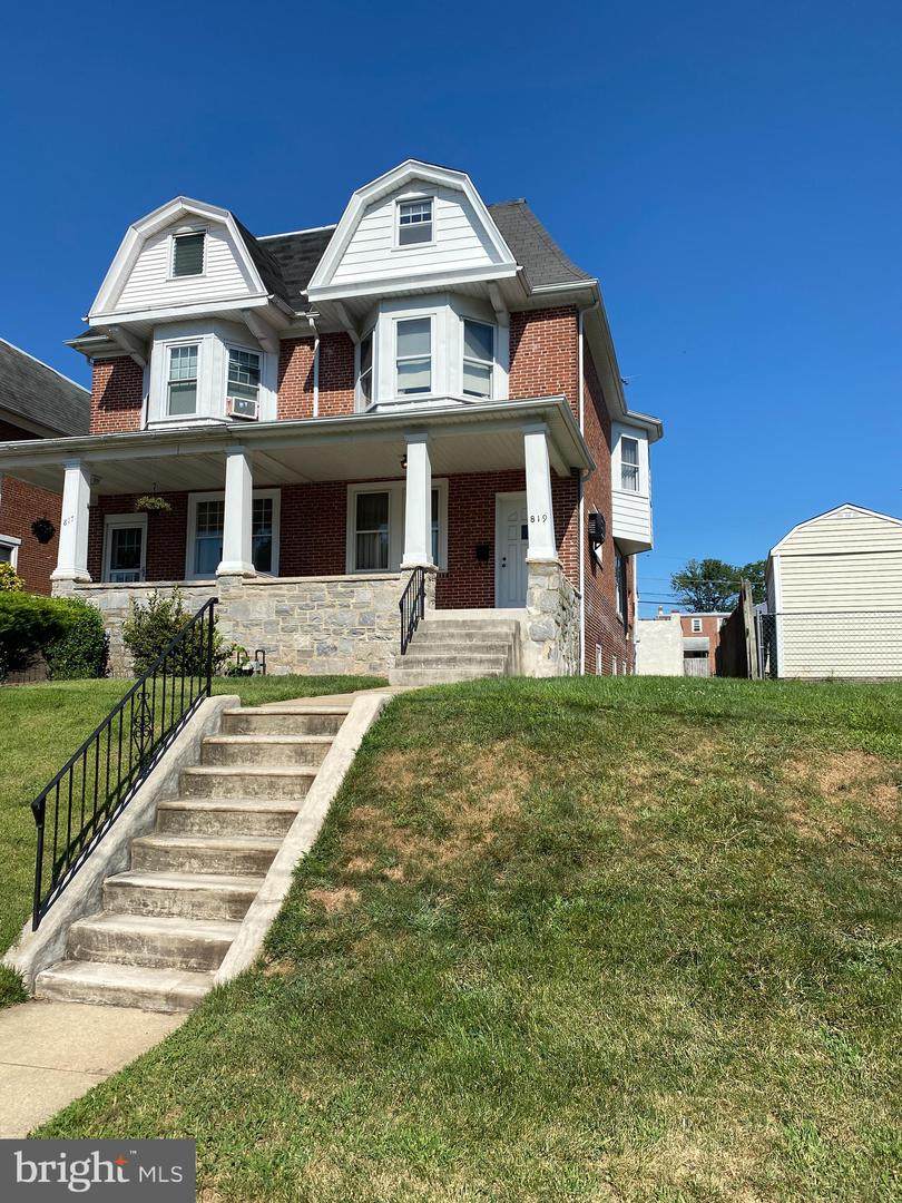 819 Stanbridge Street - Photo 1