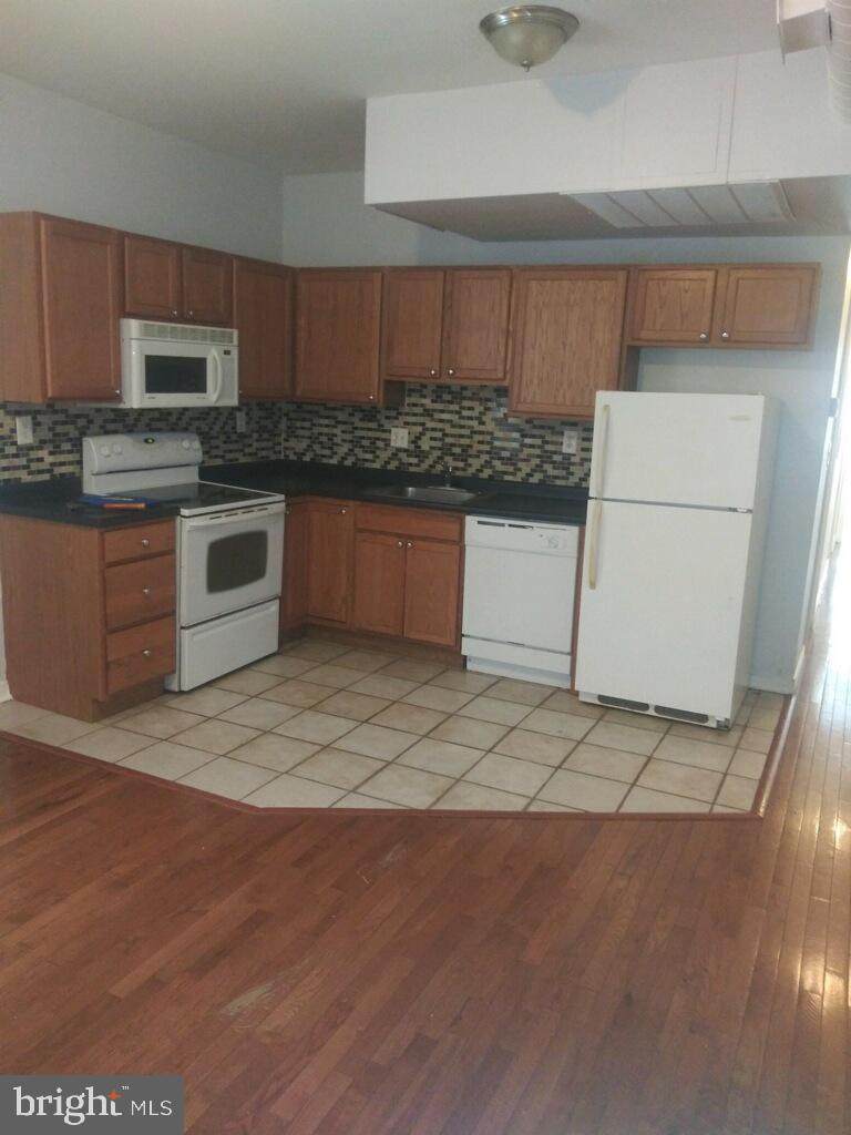 1424 Girard Avenue - Photo 1