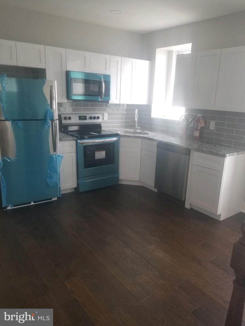 1512 Girard Avenue - Photo 1