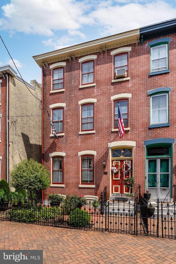321 Union Street - Photo 1