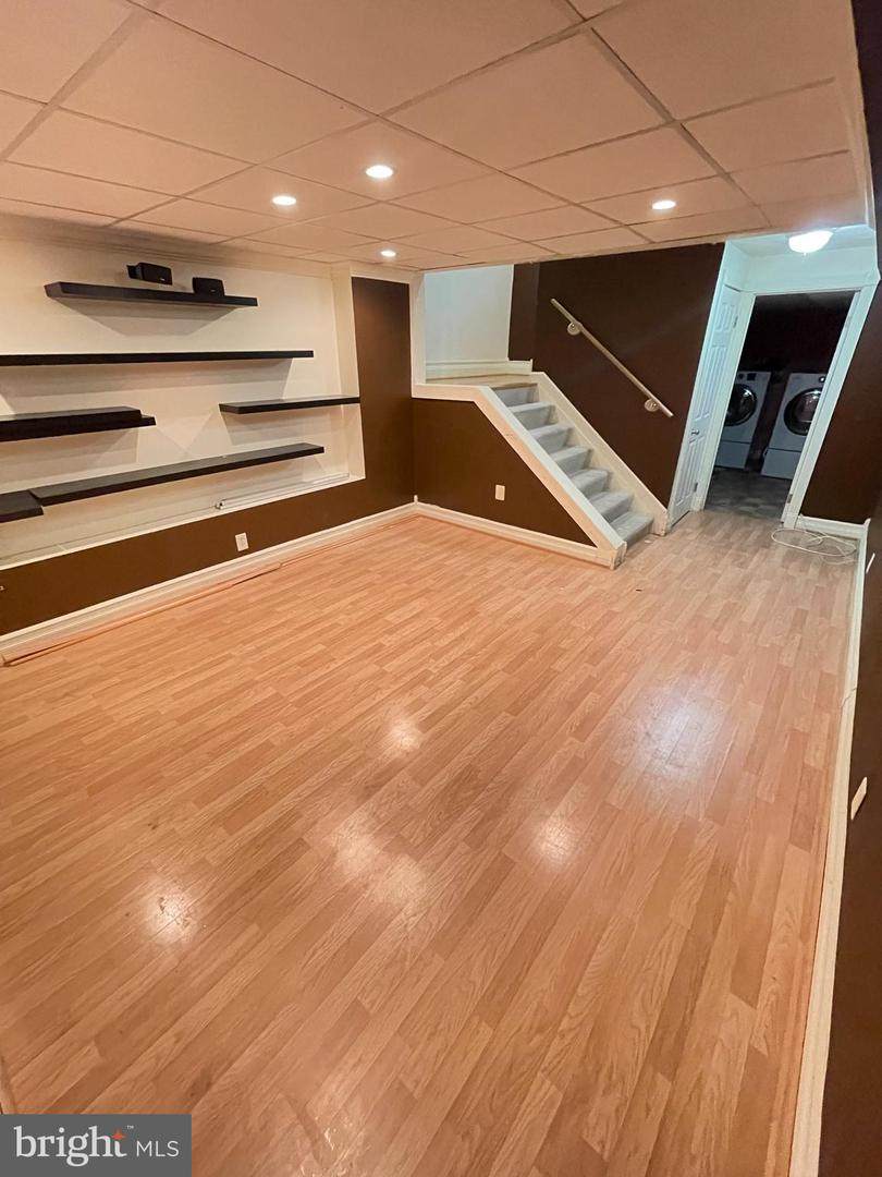 1042 Vine Street - Photo 1