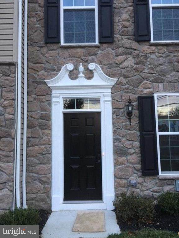 73 Franklin Circle - Photo 1