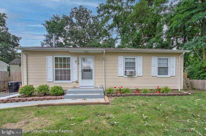 138 Arverne Avenue - Photo 1