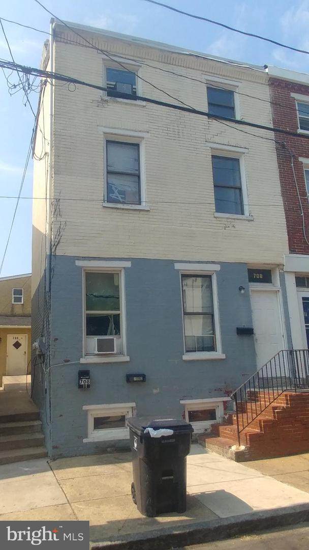 708 7TH Street - Photo 1