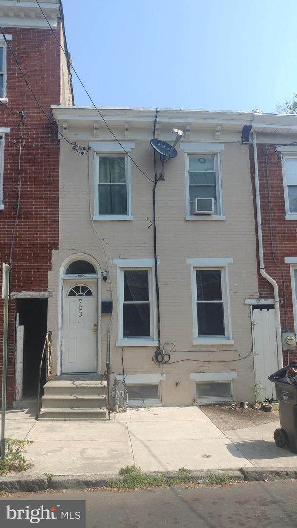 723 7TH Street - Photo 1