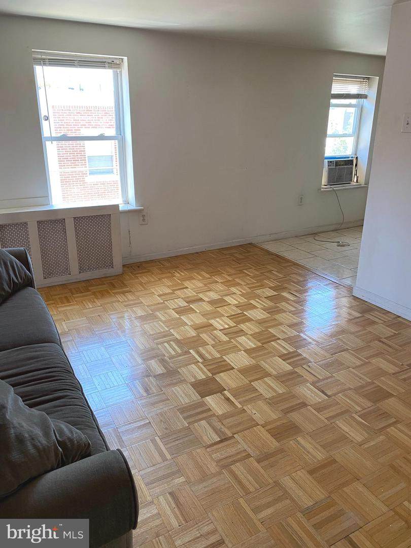 924 10TH Street - Photo 1