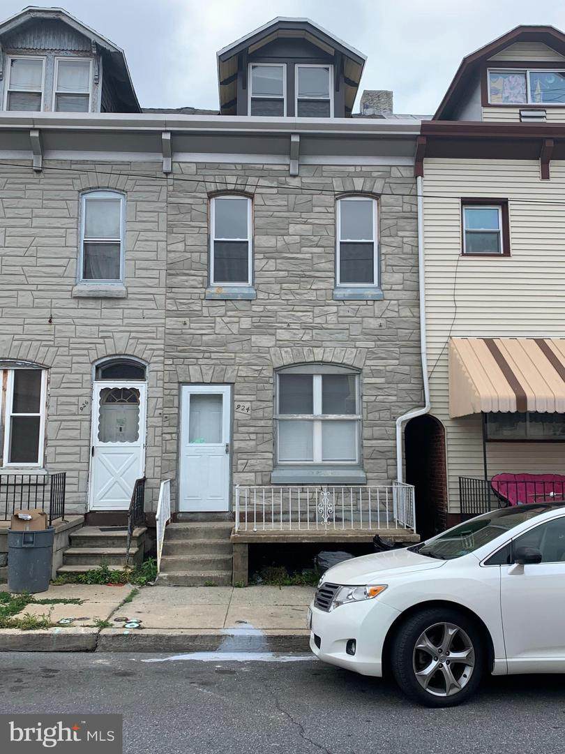 924 Marion Street - Photo 1