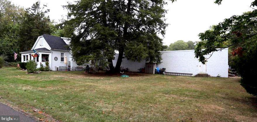 1117 Oregon Avenue - Photo 1
