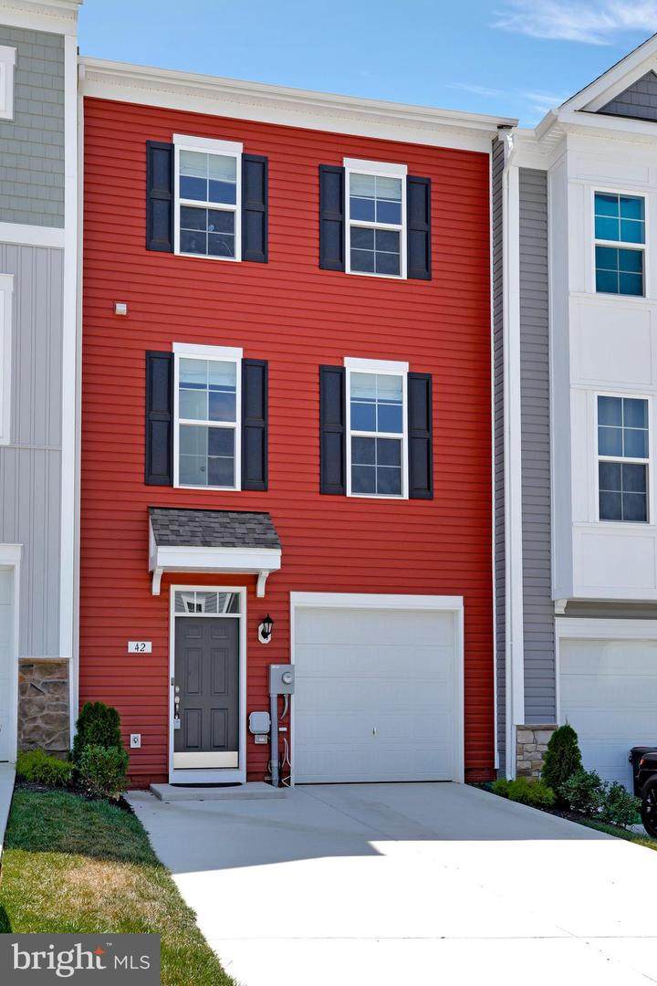 42 Mossdale Boulevard - Photo 1