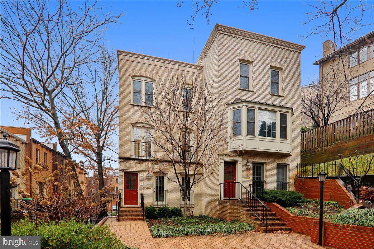 4609 Macarthur Boulevard - Photo 1