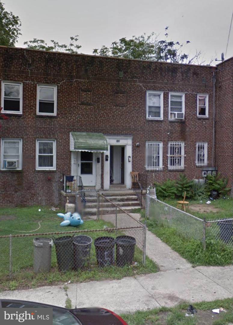 243 32ND Street - Photo 1