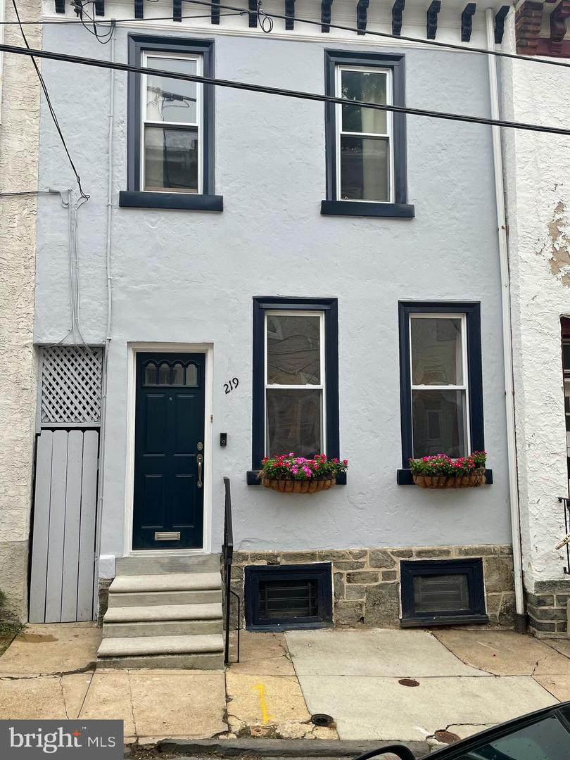 219 Grape Street - Photo 1
