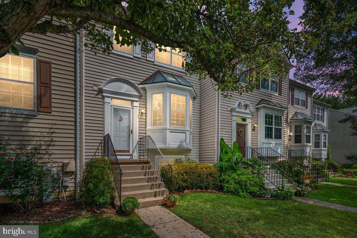 1606 Katheryne Village Square - Photo 1