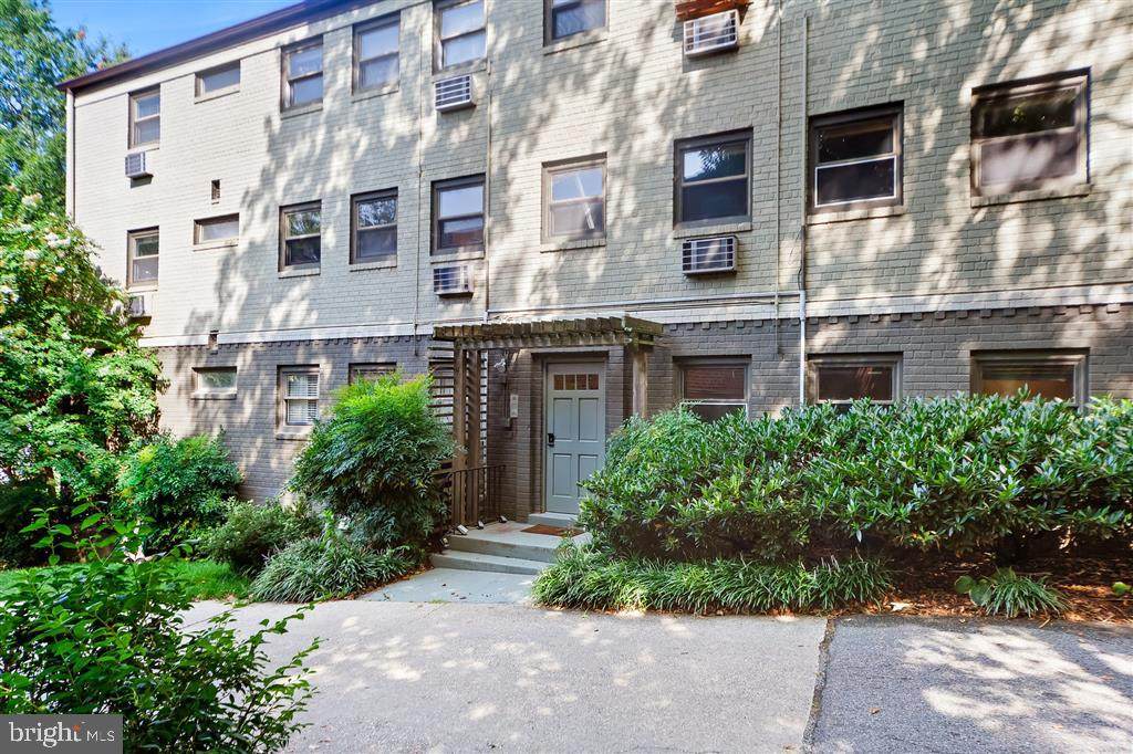 4595 Macarthur Boulevard - Photo 1