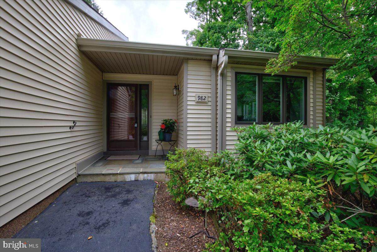982 Kennett Way - Photo 1
