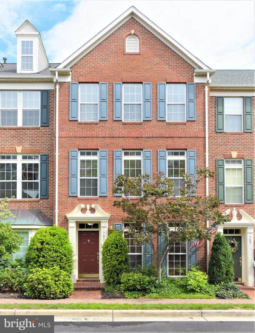 707 Scarburgh Way - Photo 1