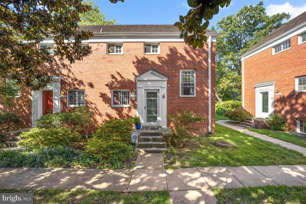 1633 Mount Eagle Place - Photo 1