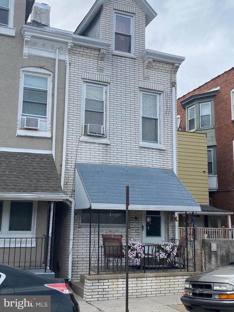 852 6TH Street - Photo 1