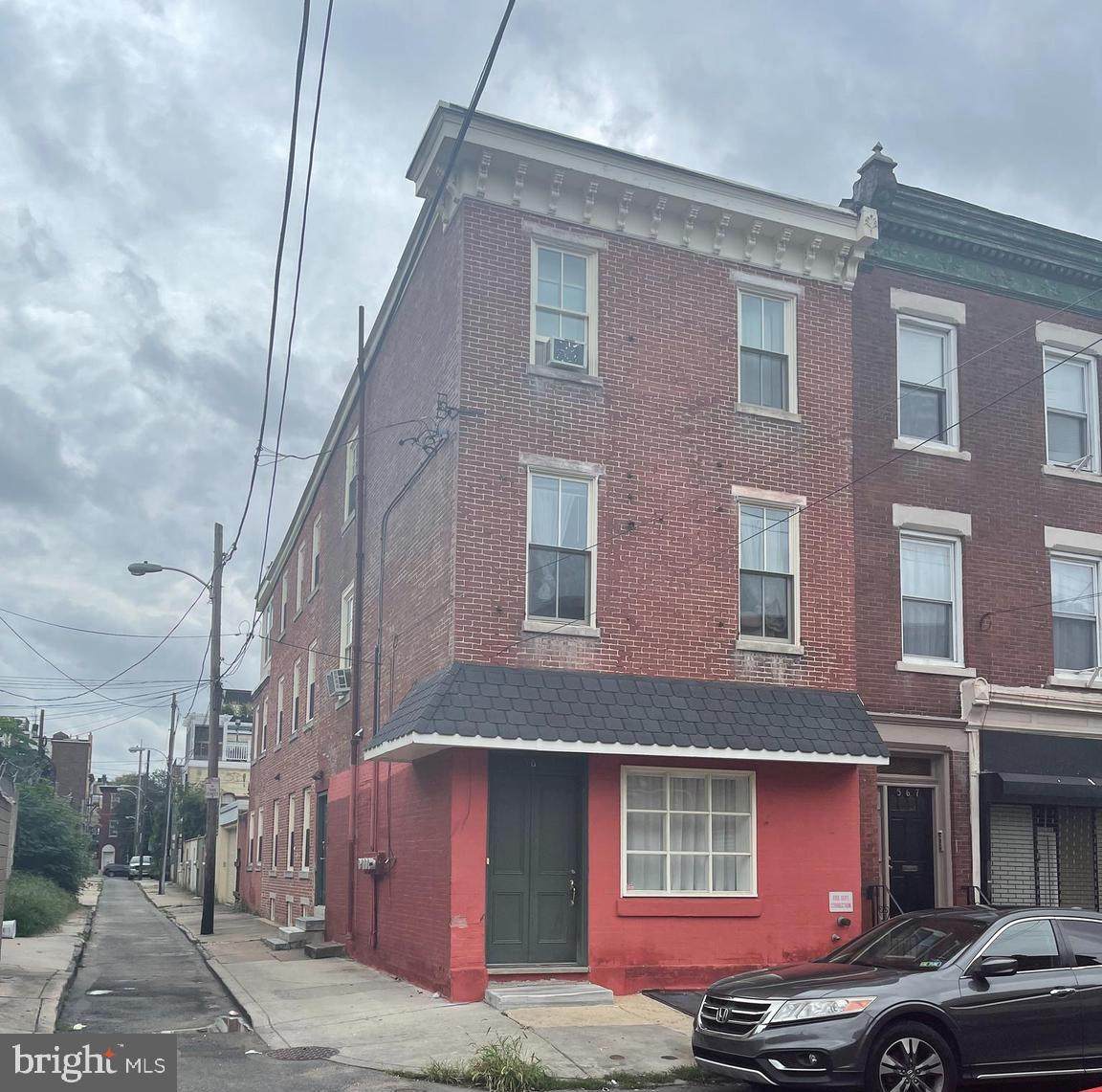 569 20TH Street - Photo 1