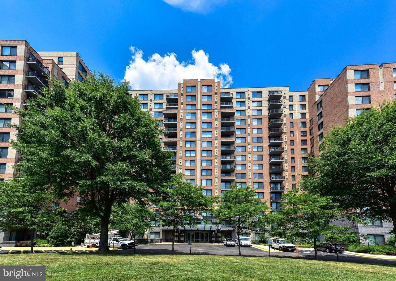 2451 Midtown Avenue - Photo 1