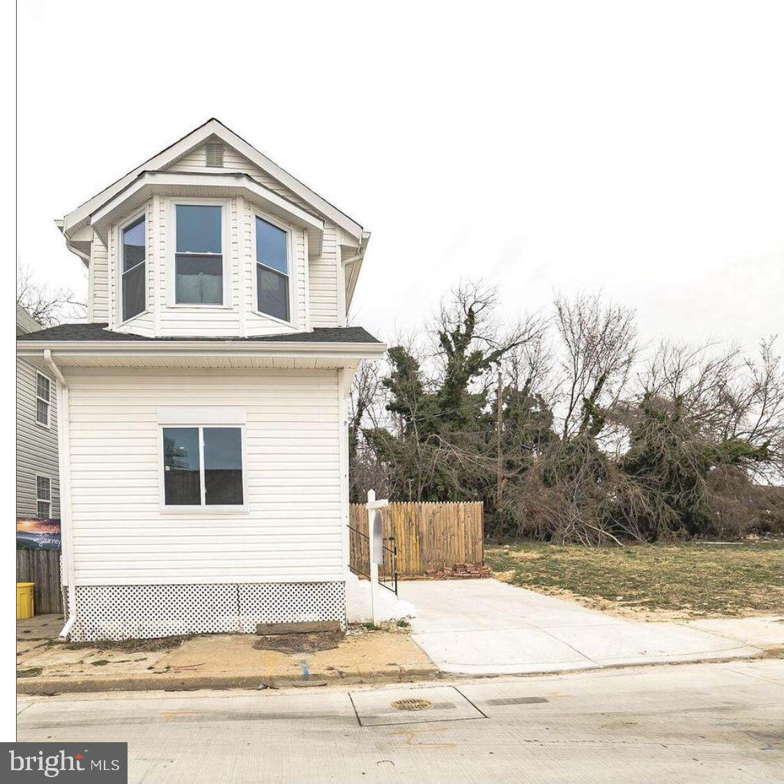 418 26TH Street - Photo 1