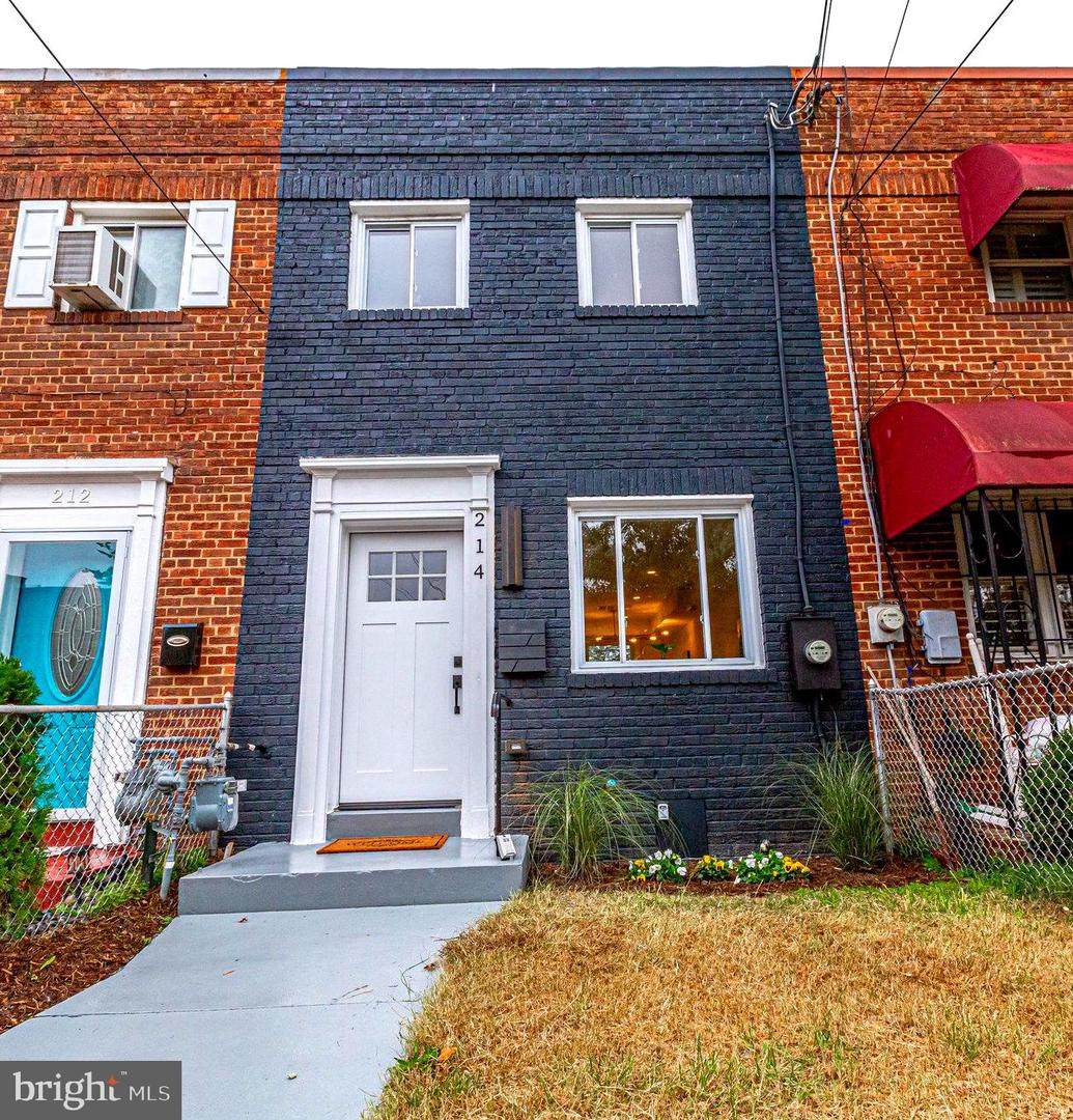 214 35TH - Photo 1